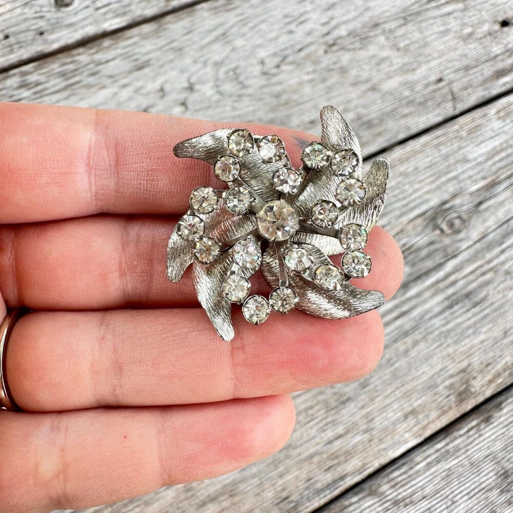 Vintage Jewelry Silver Tone Rhinestone Scatter Pin Small Round Brooch